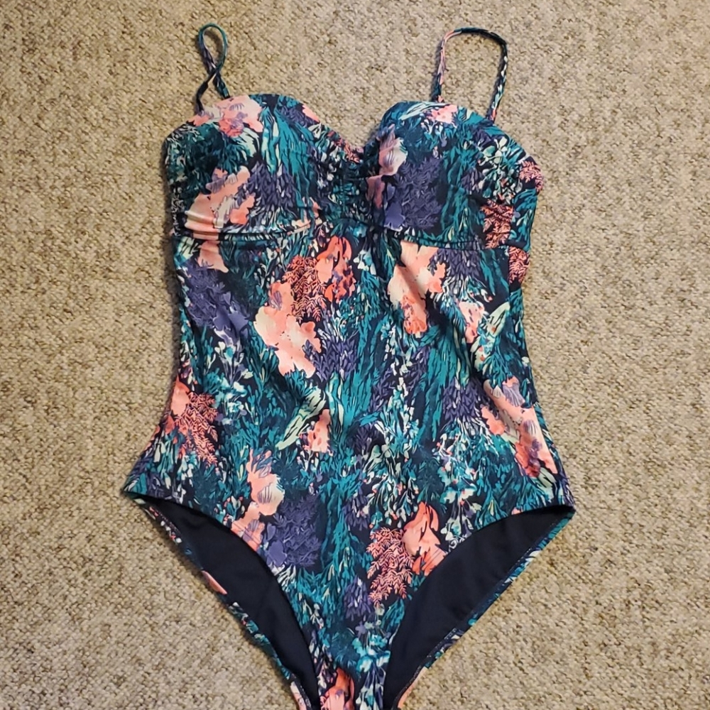 Women's bathing suit